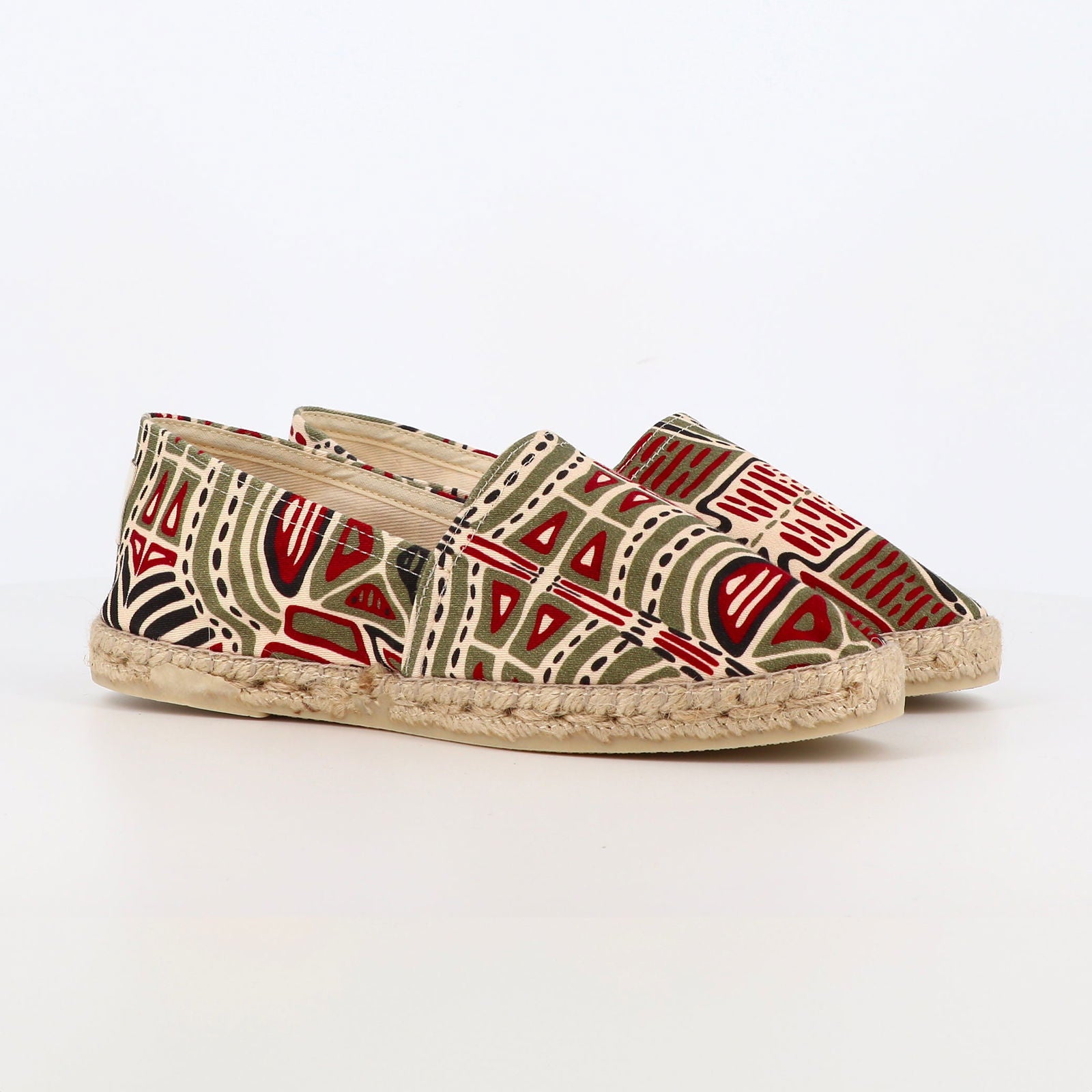 PANAFRICA - Baskets colorées et engagées - Espadrille - Bordeaux