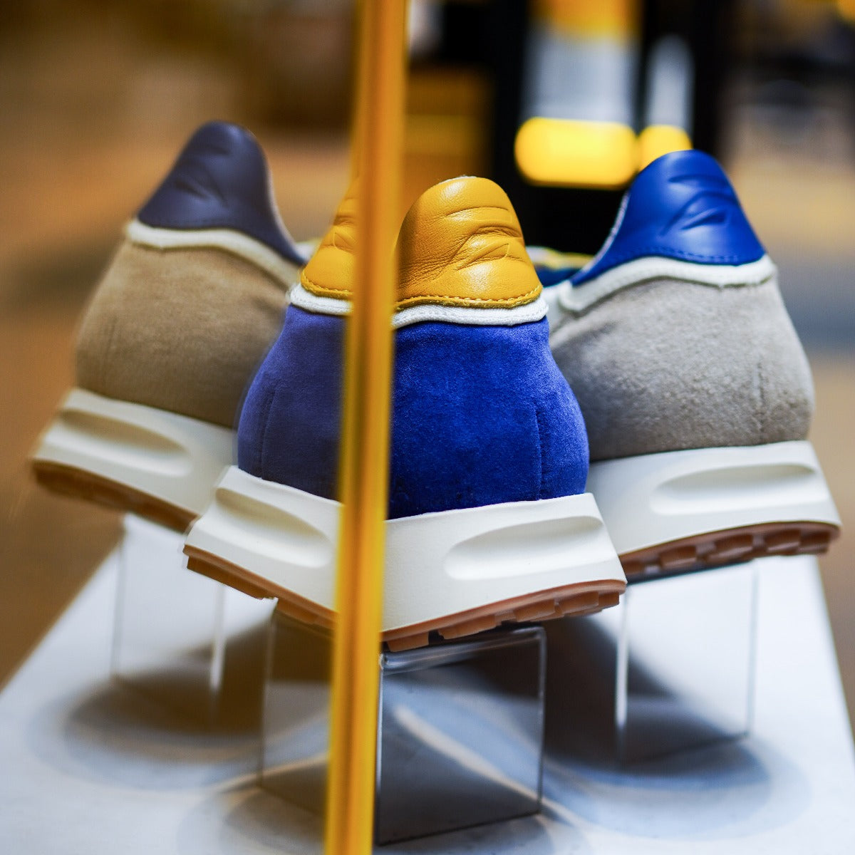 Baskets Panafrica aux couleurs de La Poste 